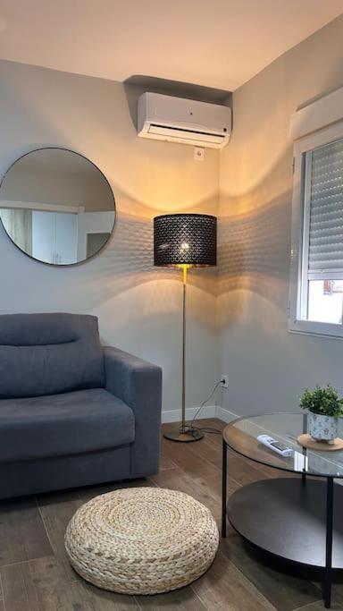 Meta Habitat Ramon Lujan A Apartment Madrid Bagian luar foto